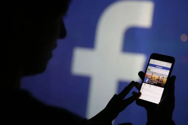 Facebook accuse Apple de se faire de l’argent sur le dos des victimes du Coronavirus
